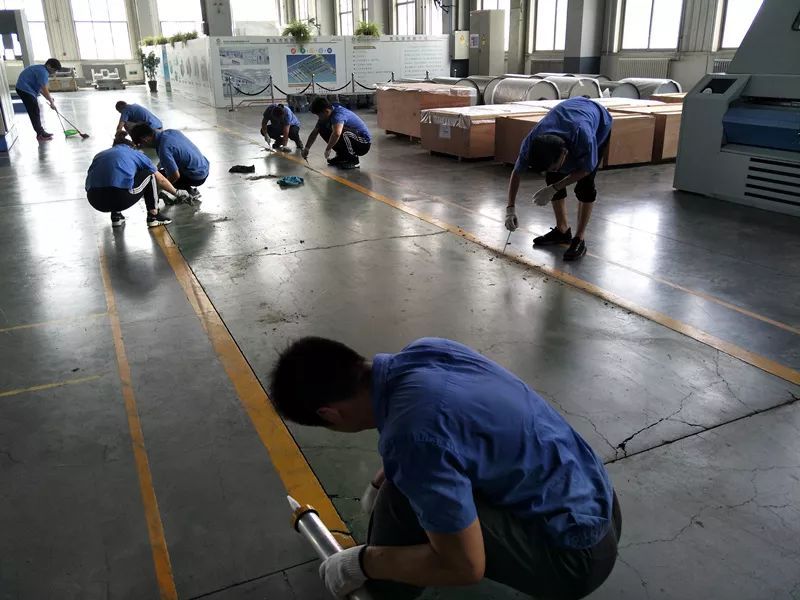 一線員工齊參與，車(chē)間通道煥然一新——記一次保潔改善活動(dòng)